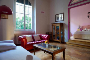 Eschilo in Rosa: Charme e Design